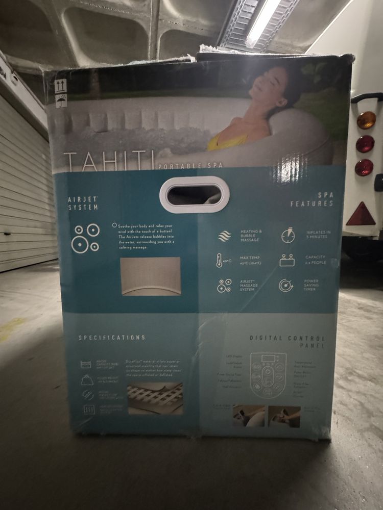 Spa de hidromassagem insuflável com luzes LED para 2-4 pessoas