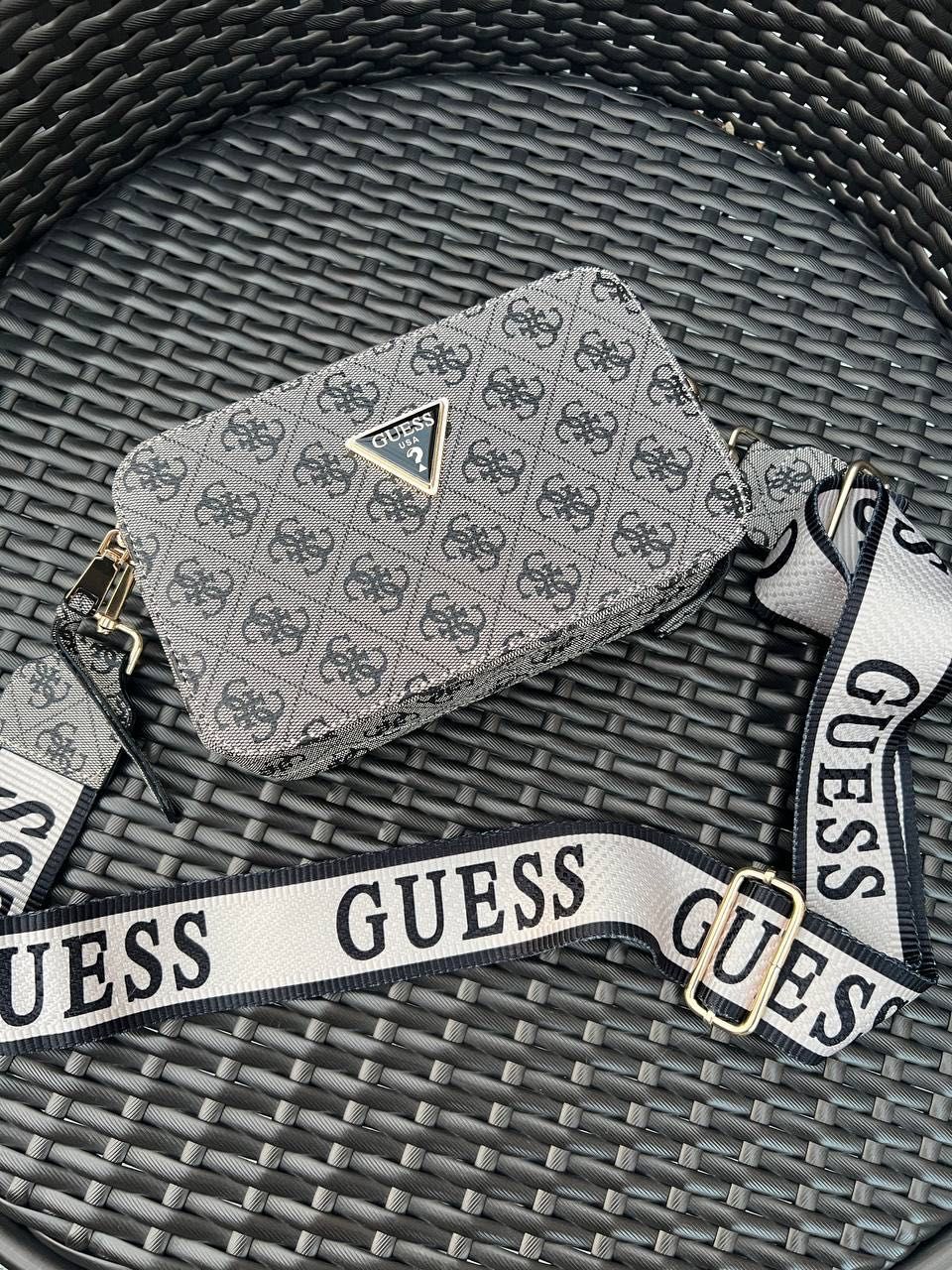 Сумочка від Guess snapshot нова