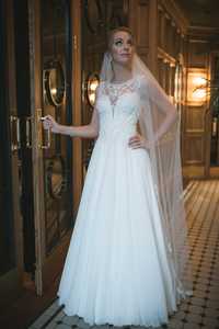Szczęśliwa i piękna suknia ślubna Adeline