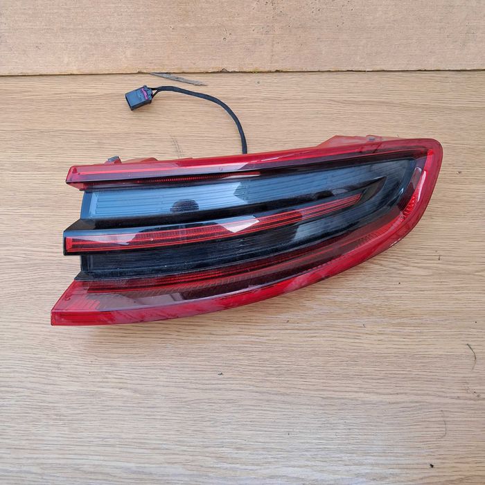 Lampa prawy tył Porsche Macan 95b