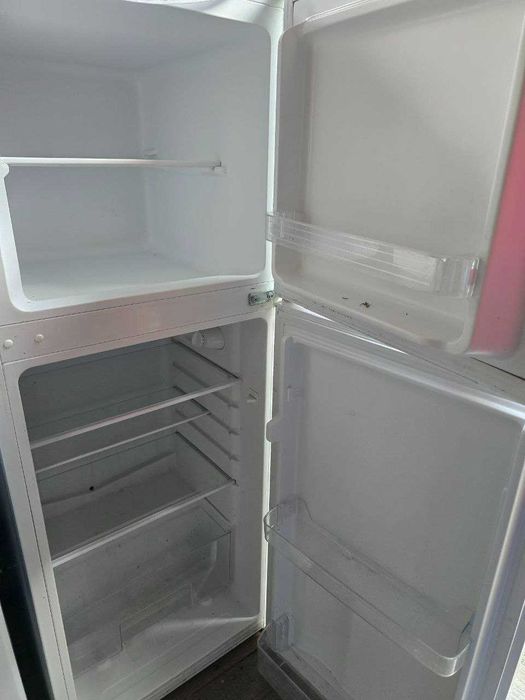 компактний холодильник