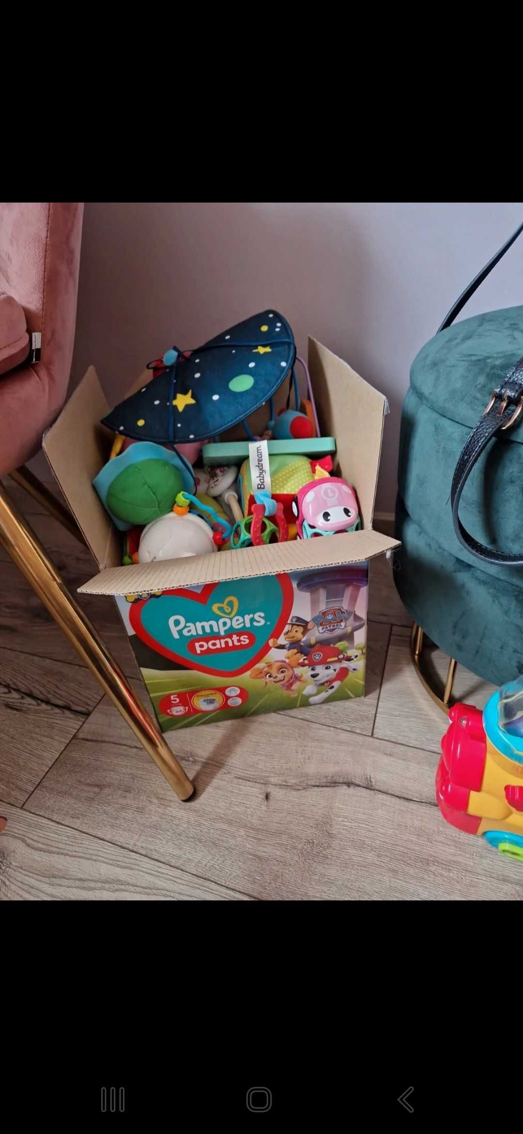 Zabawki dziecięce karton