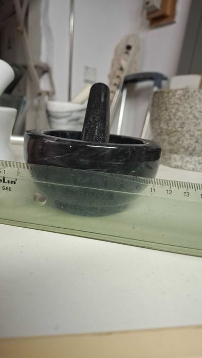 Almofariz em mármore com pilão novo