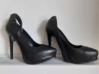 Sapatos ALDO pretos de salto alto com plataforma interior