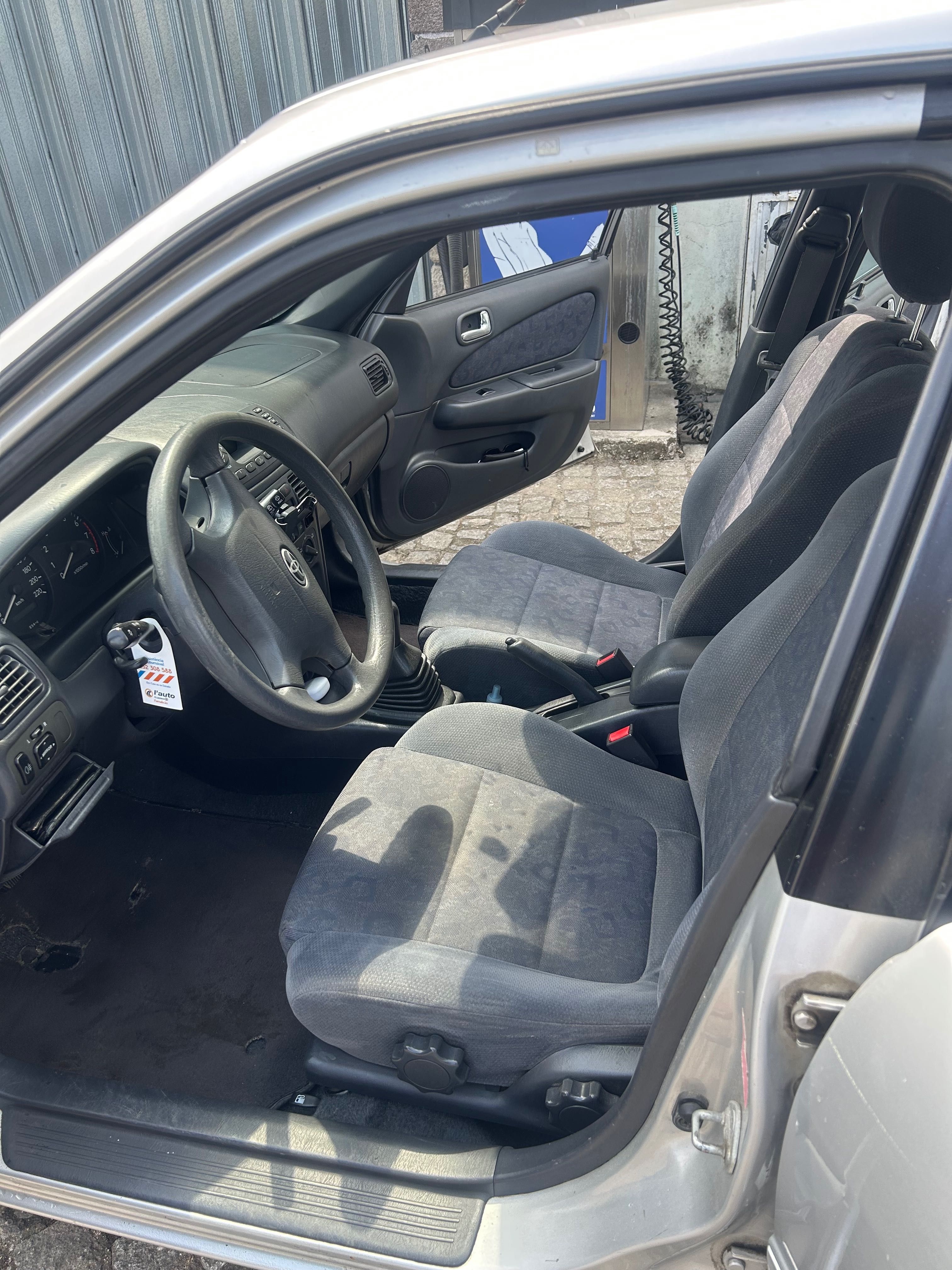 Toyota Corolla 1.4 gasolina.