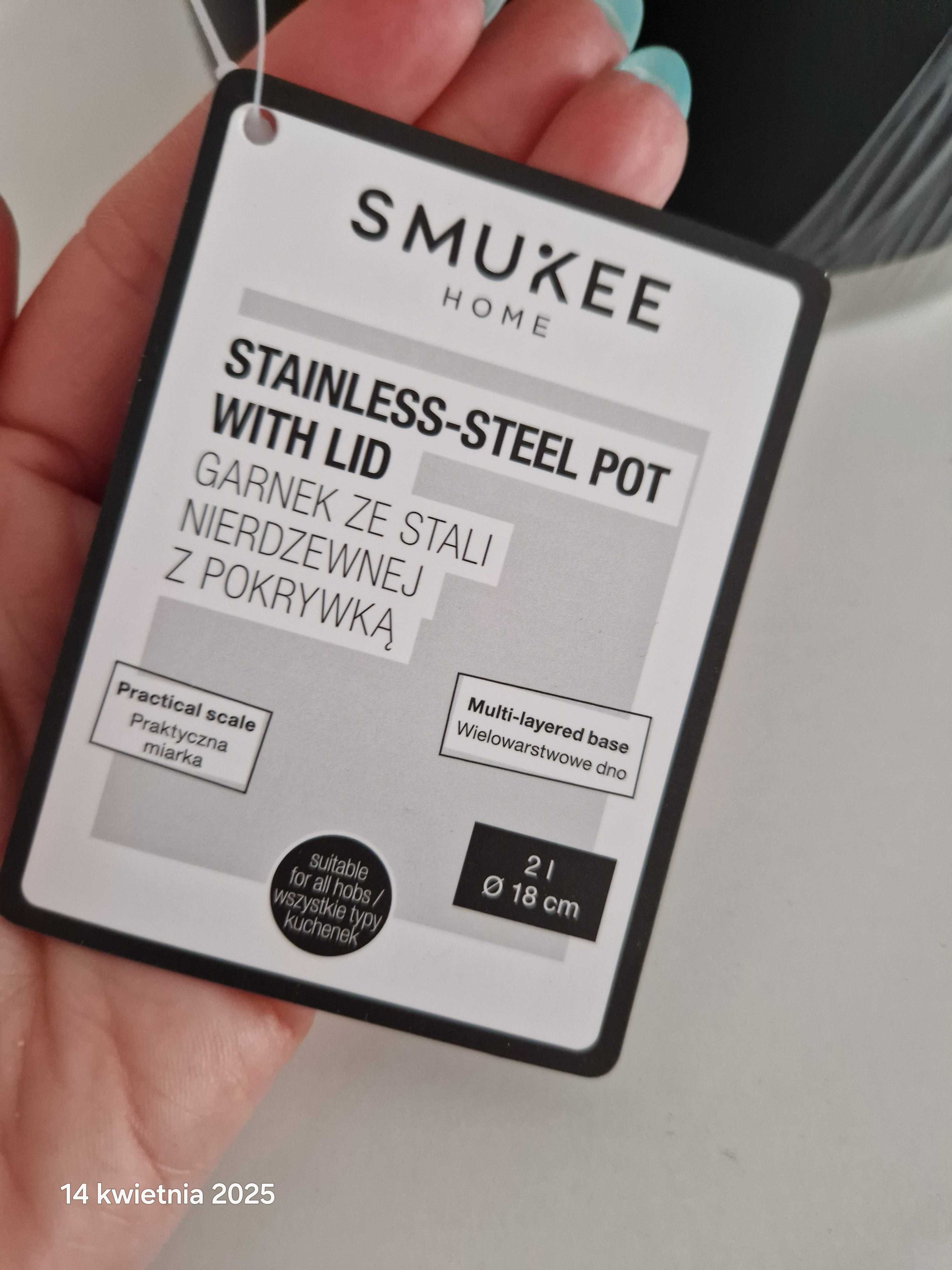 Smukke nowy garnek z grubym dnem