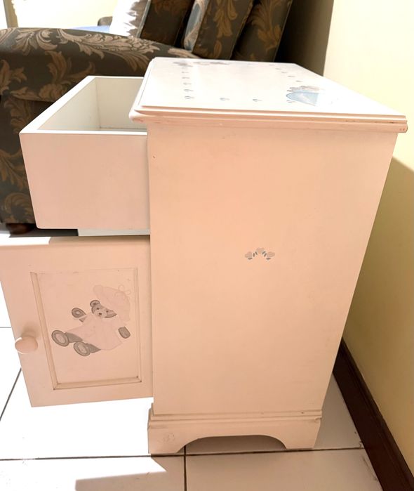 Mesa de cabeceira infantil
