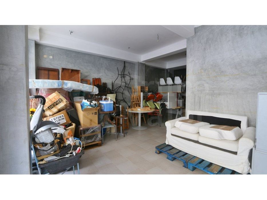 Loja com 60m2, em Belas