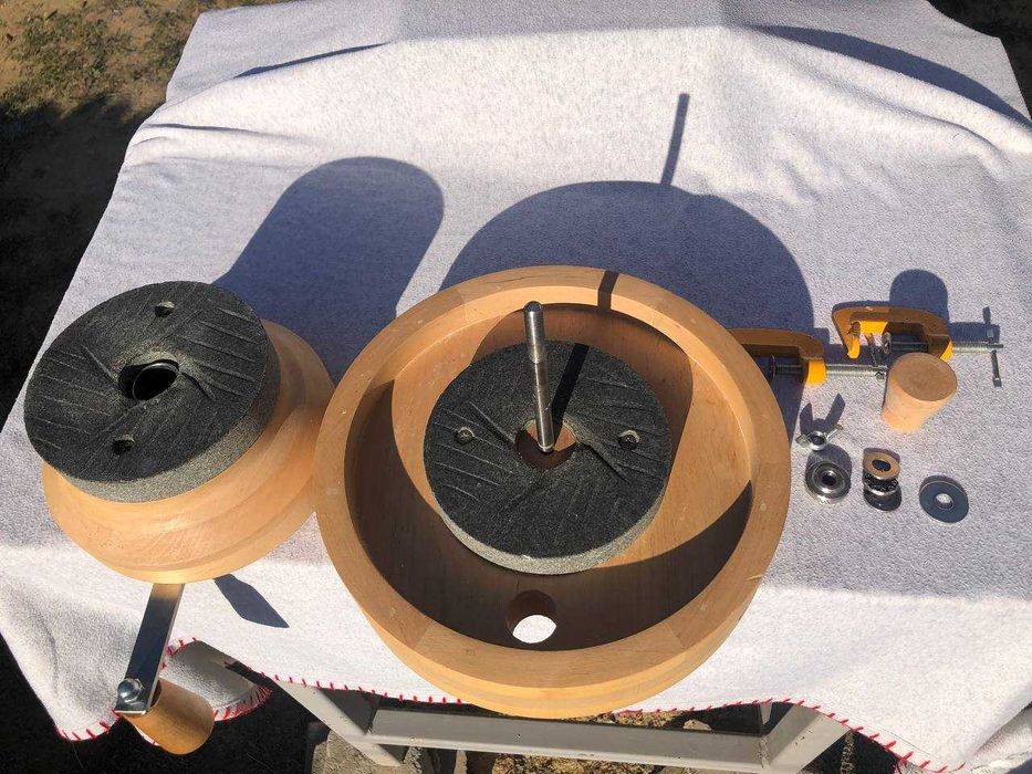 Ручний млин для цільнозернового борошна /Ручная мельница