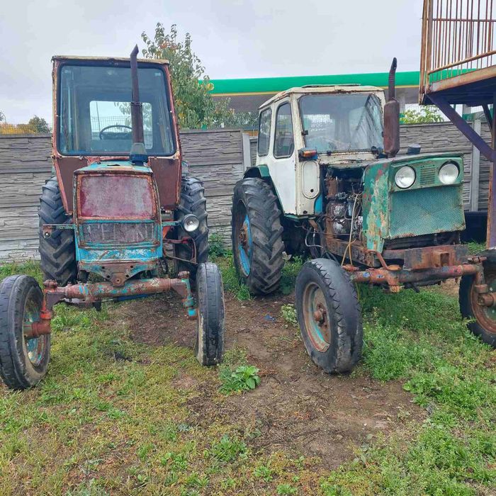 Трактор ЮМЗ 6 в робочему стані