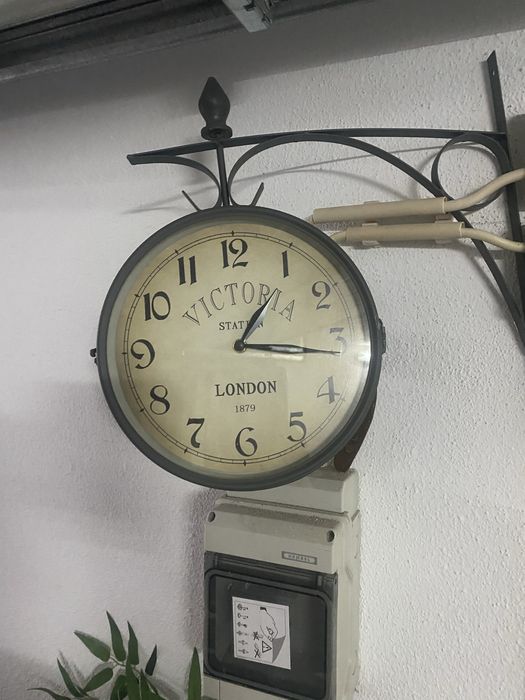 Relogio de corredor com avaria desconhecida