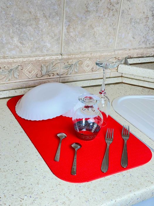 Килимки  ( різних кольорів та розмірів ) для сушіння посуду