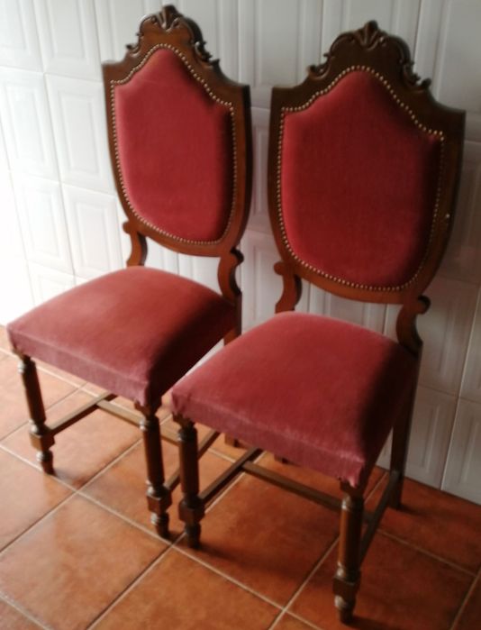 2 cadeiras contemporâneas em veludo