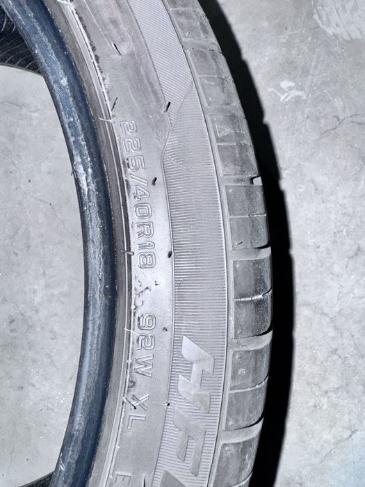 Pneu 225/40 R18 90% piso