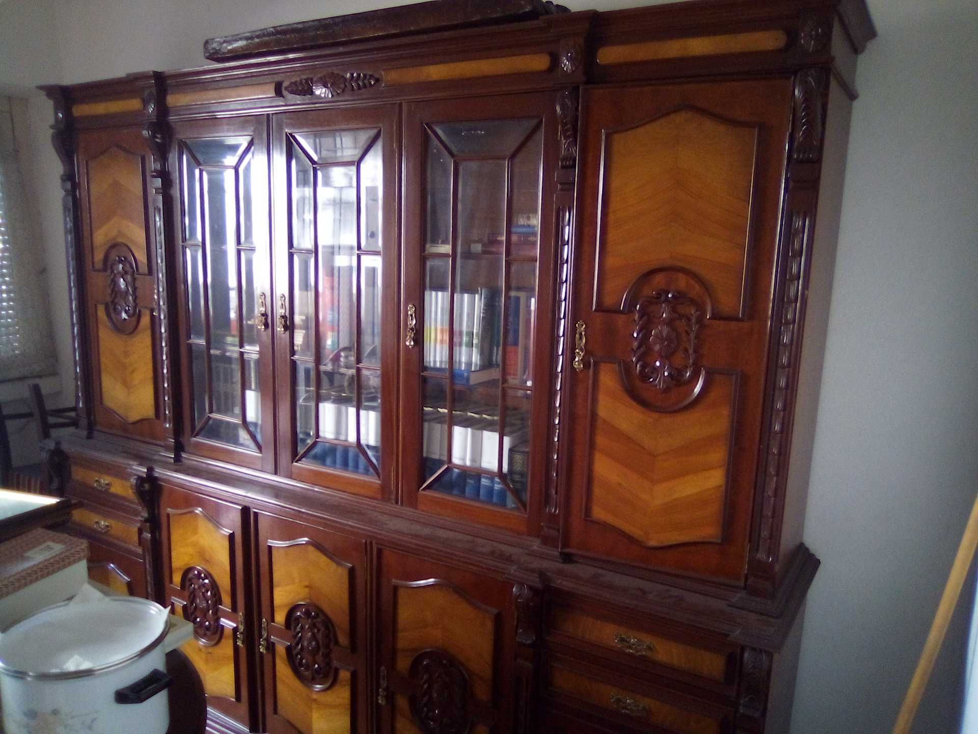 Vende-se Móvel Cristaleira