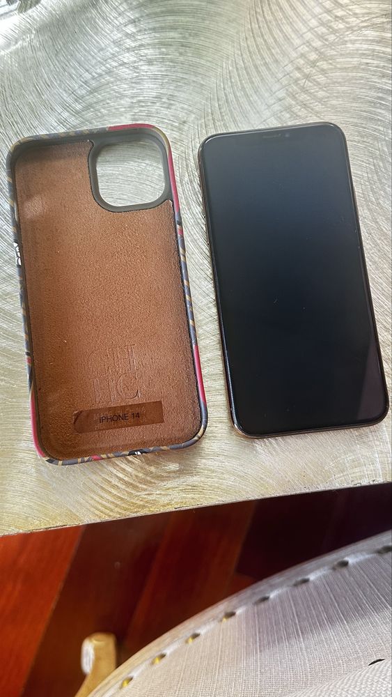 Iphone XS em bom estado , 250GB capa da Carolina Herreira