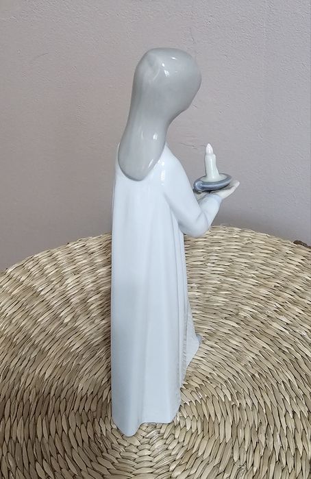 Figurka porcelanowa Lladro "Dziewczynka ze świeczką"