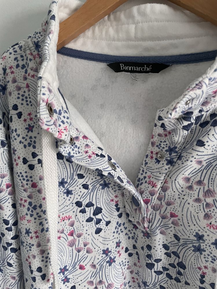 Biała bluza we wzory rozmiar XL
