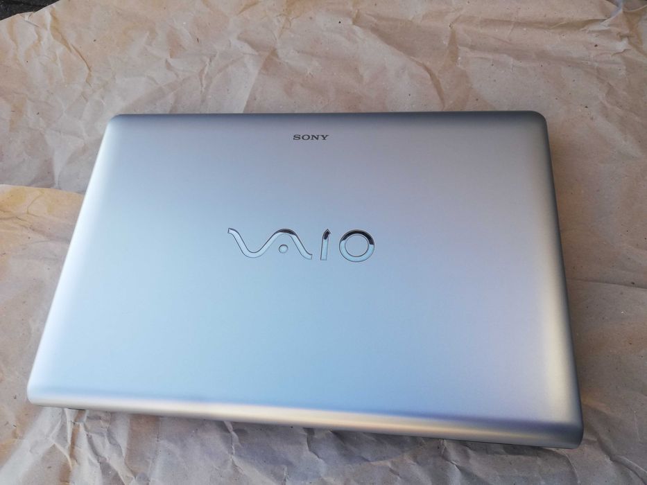 Laptop 16'' SONY VAIO +dwie baterie +zasilacz