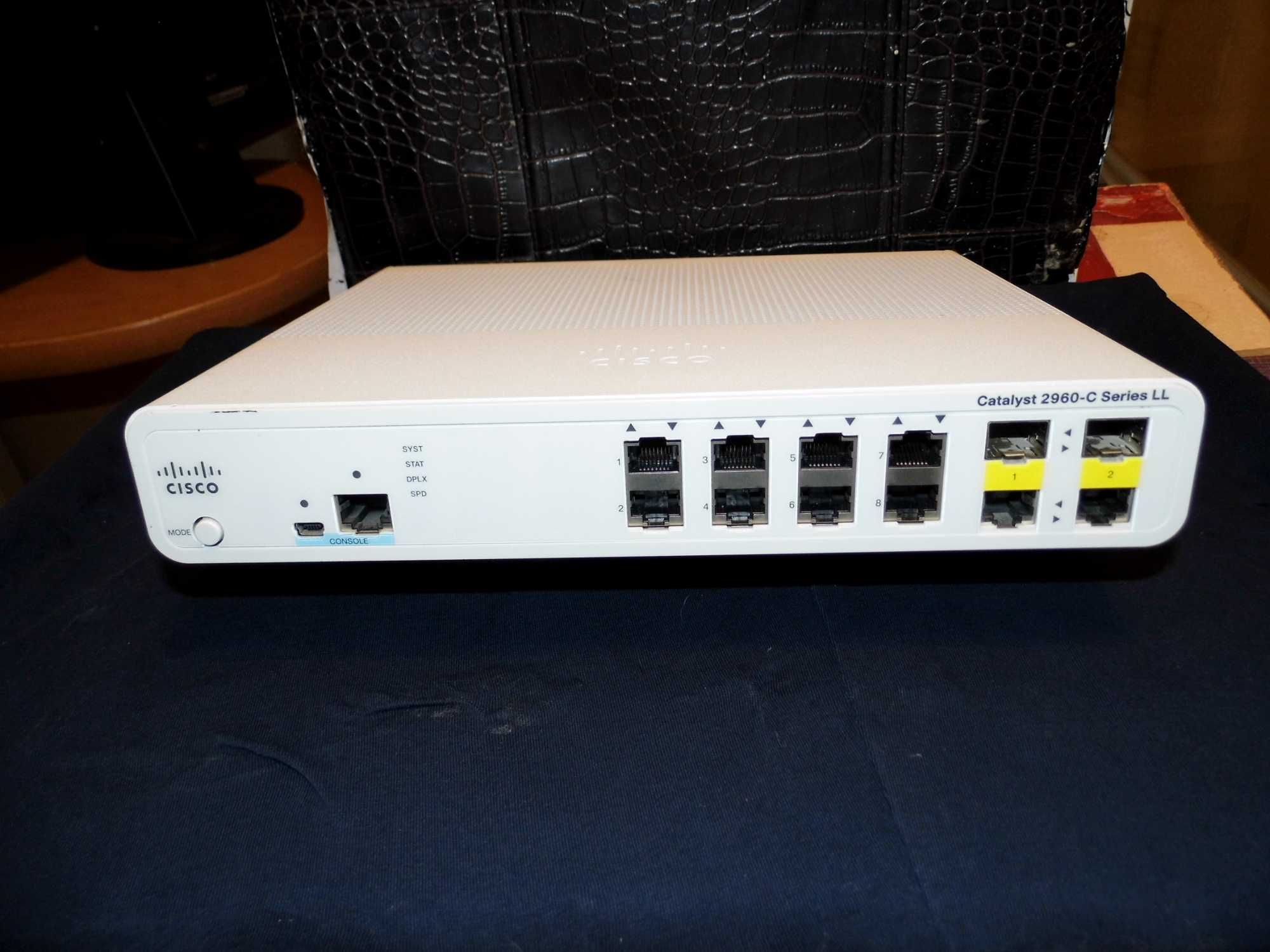 КОММУТАТОР CISCO WS-C2960C-8TC-S Користувалися, всього 3 місяці