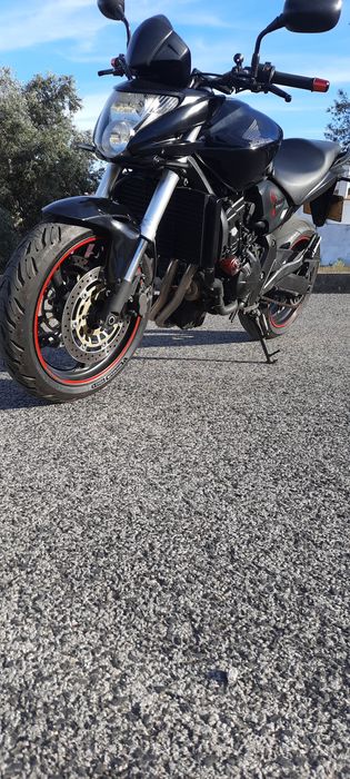 Vendo Honda Hornet ano 2010