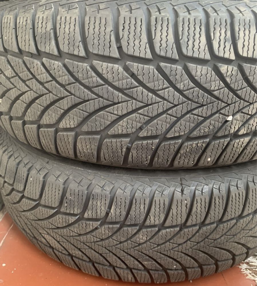 Топова зимова резина goodyear ice 2 на r15. Продаж комплектом 4 штук.