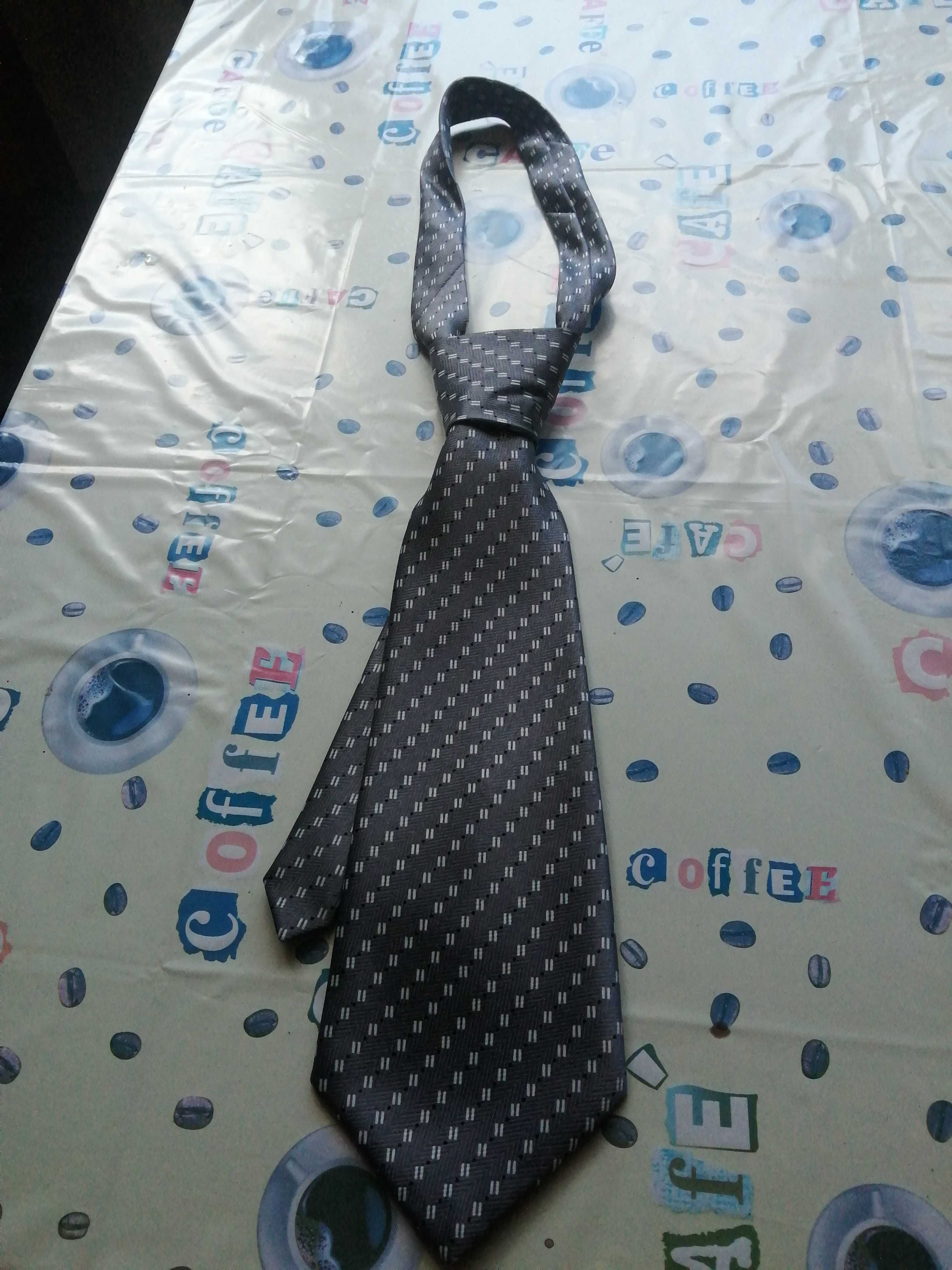 Nowy klasyczny krawat męski