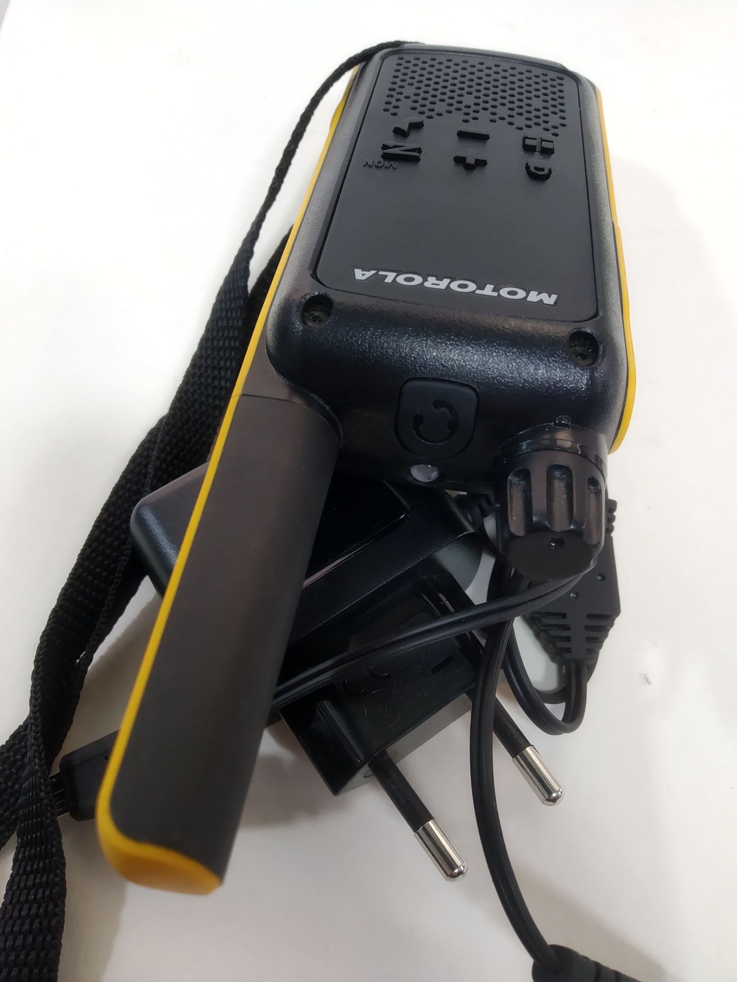 Рация Motorola T82  (R7 VHF AES 256 FKP.