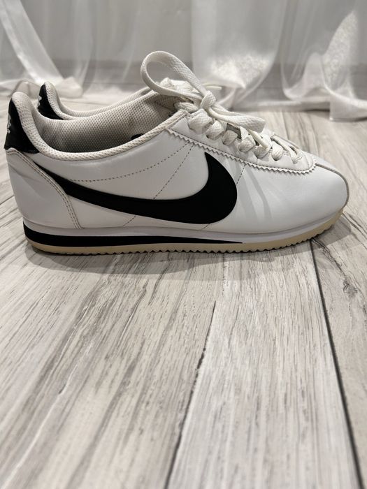 Biale Nike Cortez