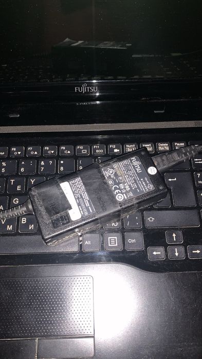 Ноутбук Fujitsu Lifebook AH552