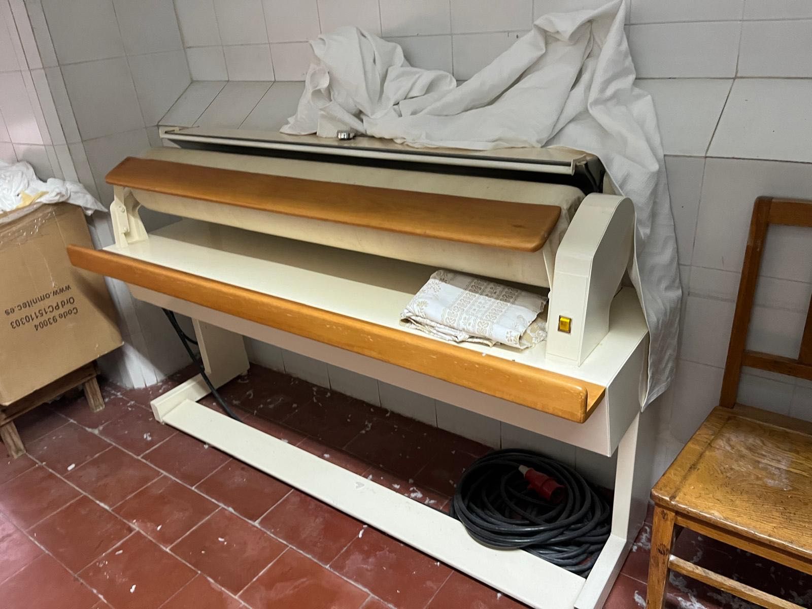 Venda de conjunto completo - Equipamento industrial de hotelaria Miele
