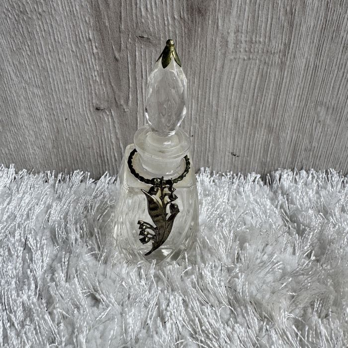 Butelka na perfumy z początku XX wieku