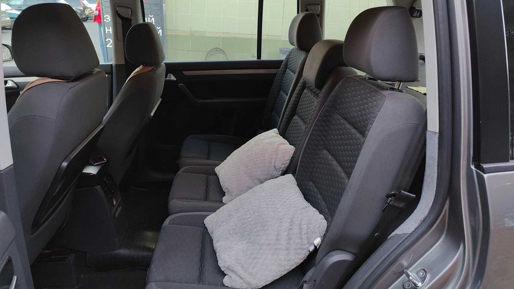 Volkswagen Touran 2009 р. • 2.0 TDI • Автомат