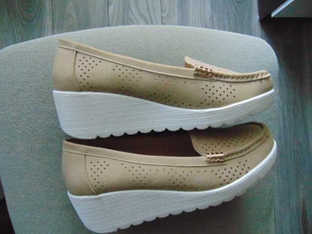 Buty na koturnie beżowe r 41/26,3 nowe