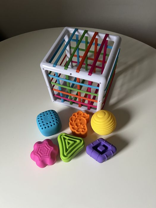 Fat brain toys elastyczna kostka sorter