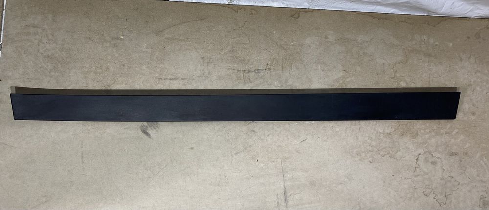 Tesla Model X накладка дверки , молдинг