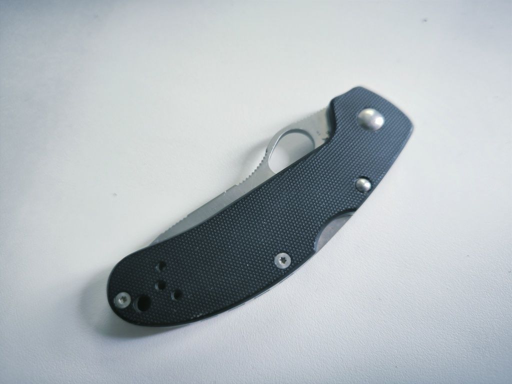 Складаний нож типу Bladetech pro hunter
