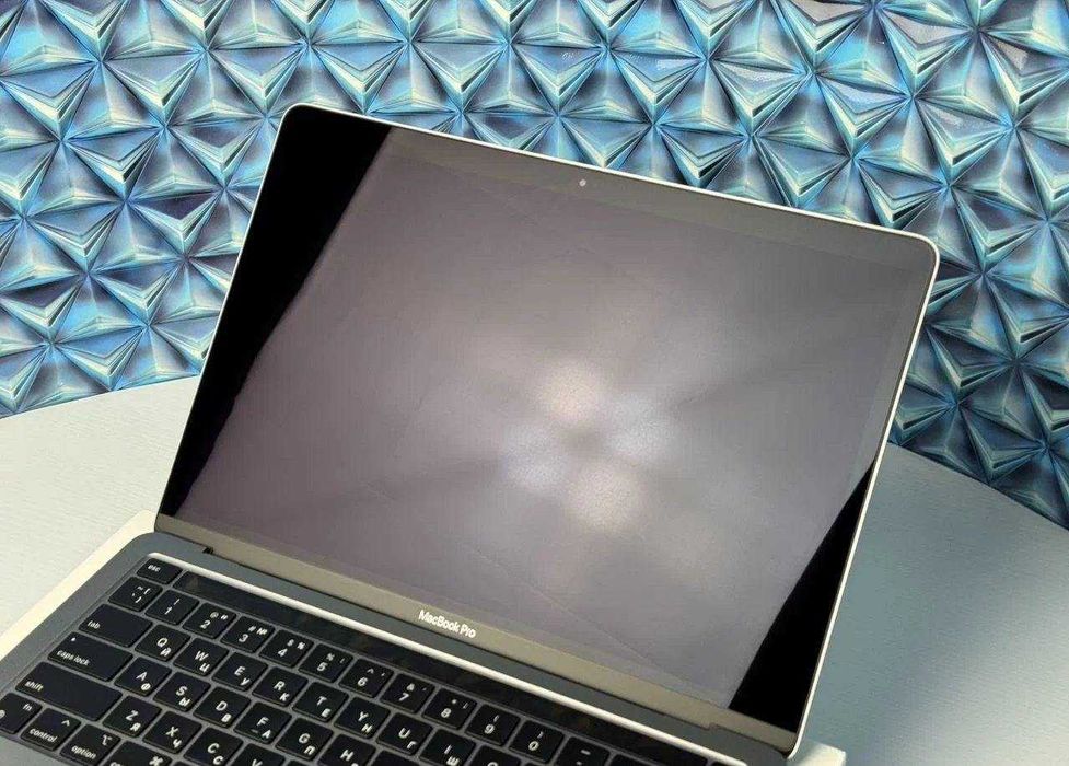 MacBook Pro 13 M2 8/256Gb