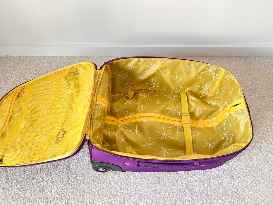 Mala de viagem com rodas lilás