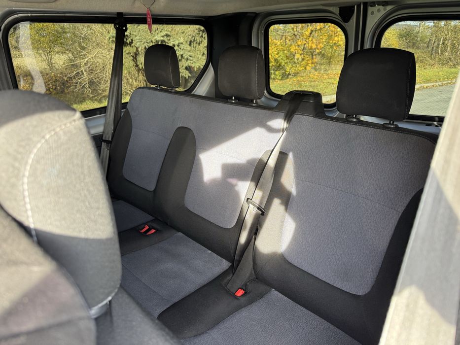 Opel Vivaro Long 1.6 DCI * 9- cio osob * 2 x drzwi przesuwne * Klima *