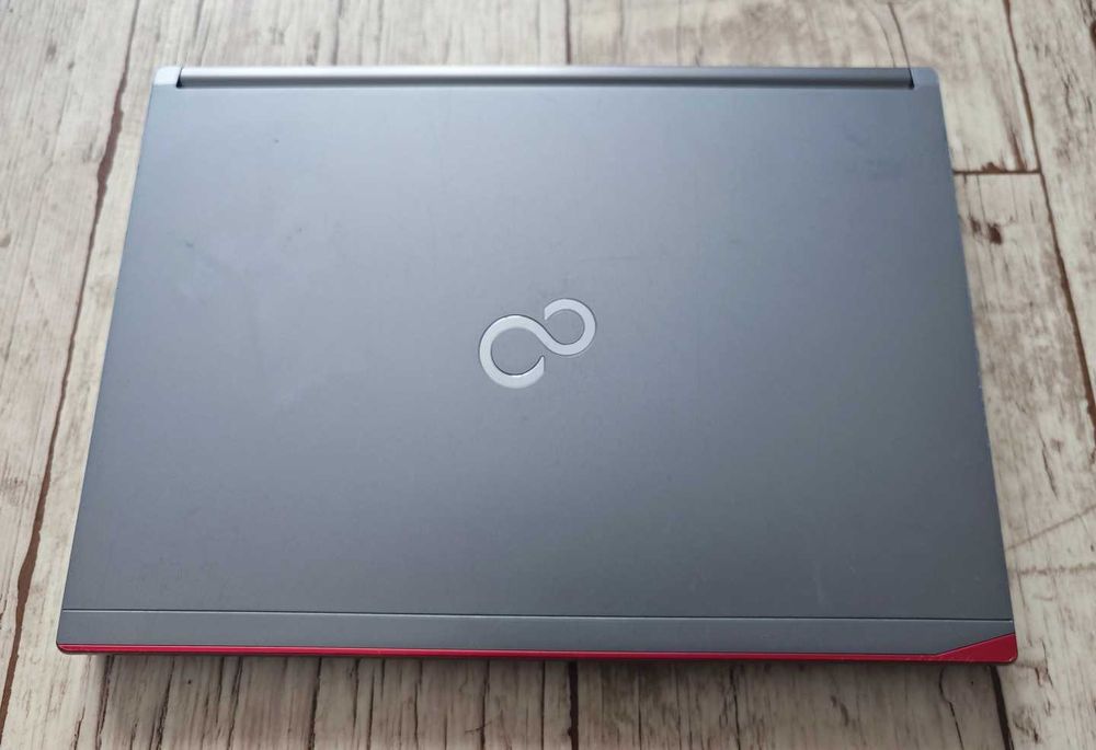 Laptop Fujitsu Lifebook E736 13.3" I5 2.4GHz 8/256GB bat 90% CD DVD