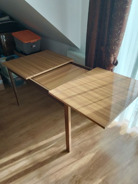 Stół rozkladany lakierowany
