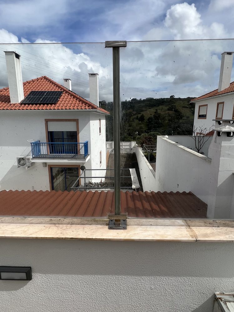 Proteção segurança guarda piscina muro vidro postes inox prumo