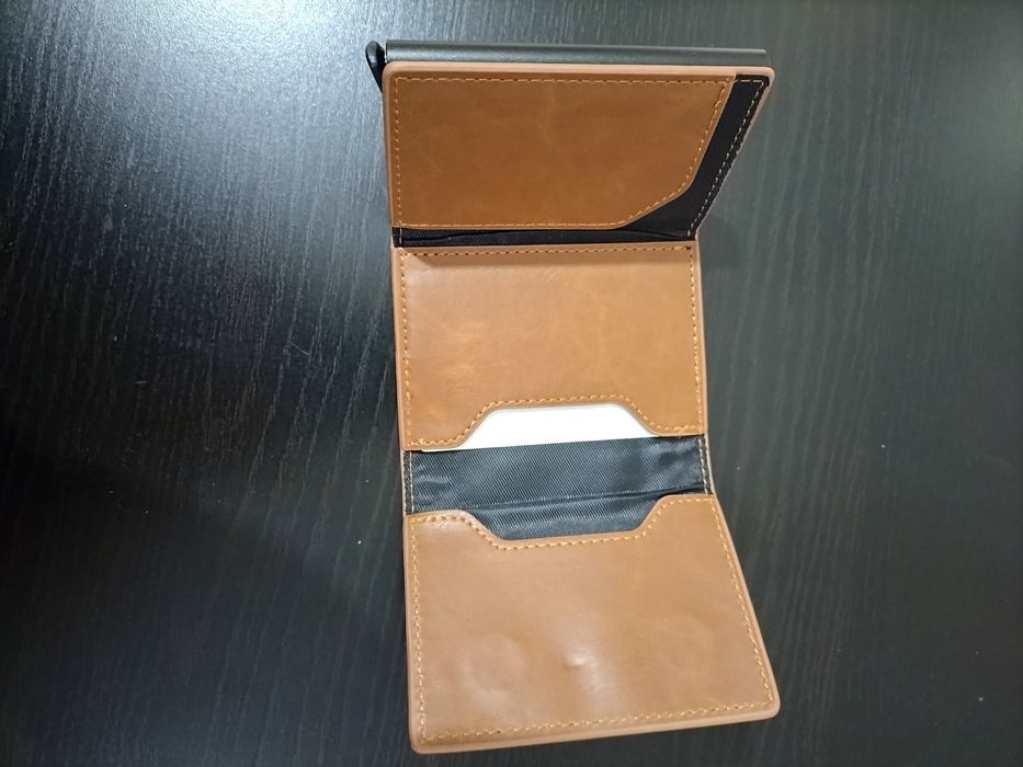 Carteira RFID castanha em pele