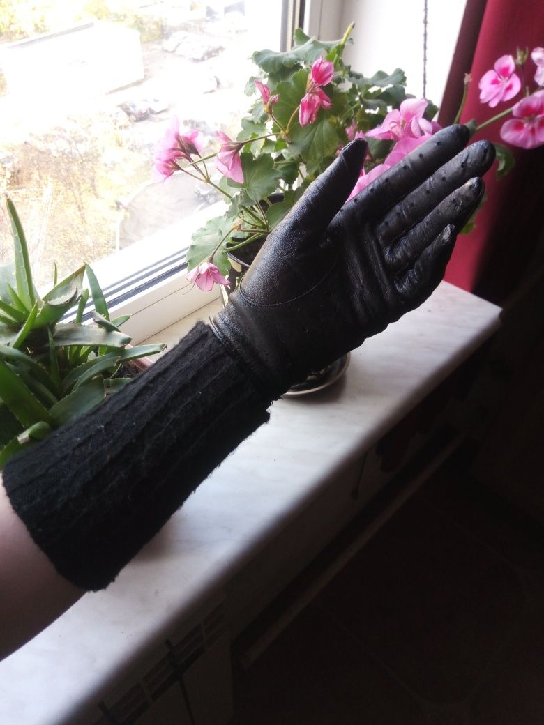 Продам женские кожаные перчатки RODRIGO  Италия размер 6(1/2)
