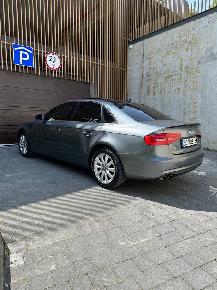Audi A4 B8 2012р Рест!