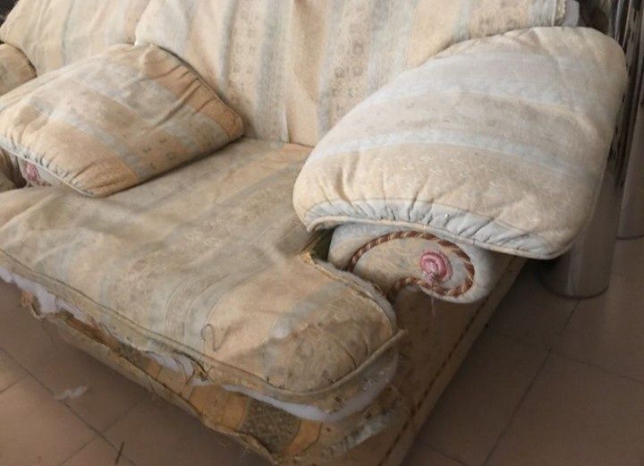 Terno conjunto de 3 sofás nacionais muito bons (p estofar)