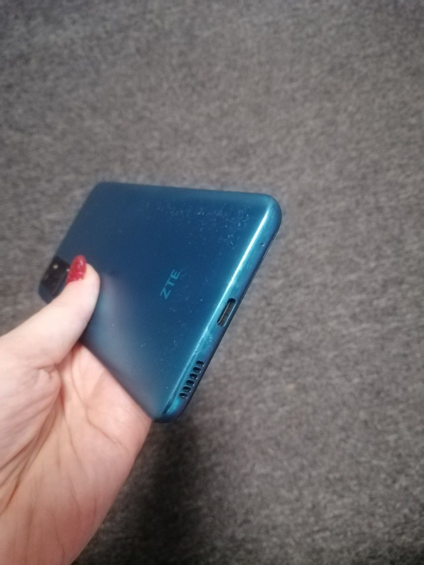 Телефон ZTE A71 мобільний