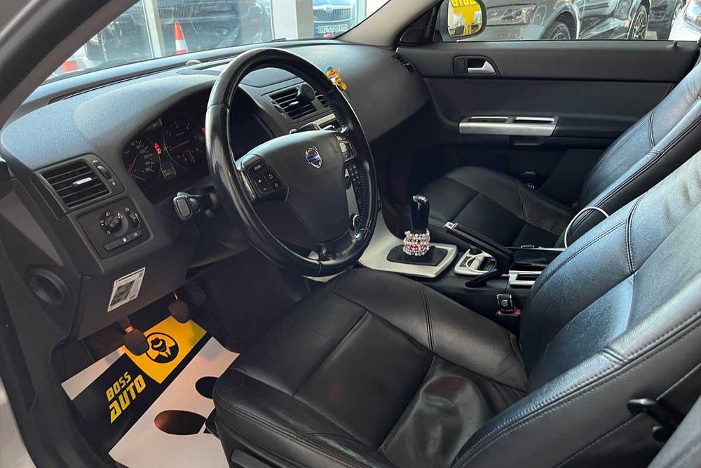 Volvo V50 2011 року