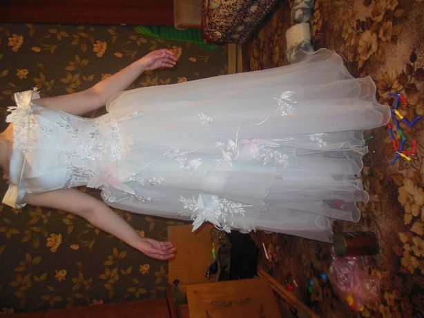 Свадебное платье очень красивое р. 46-48
